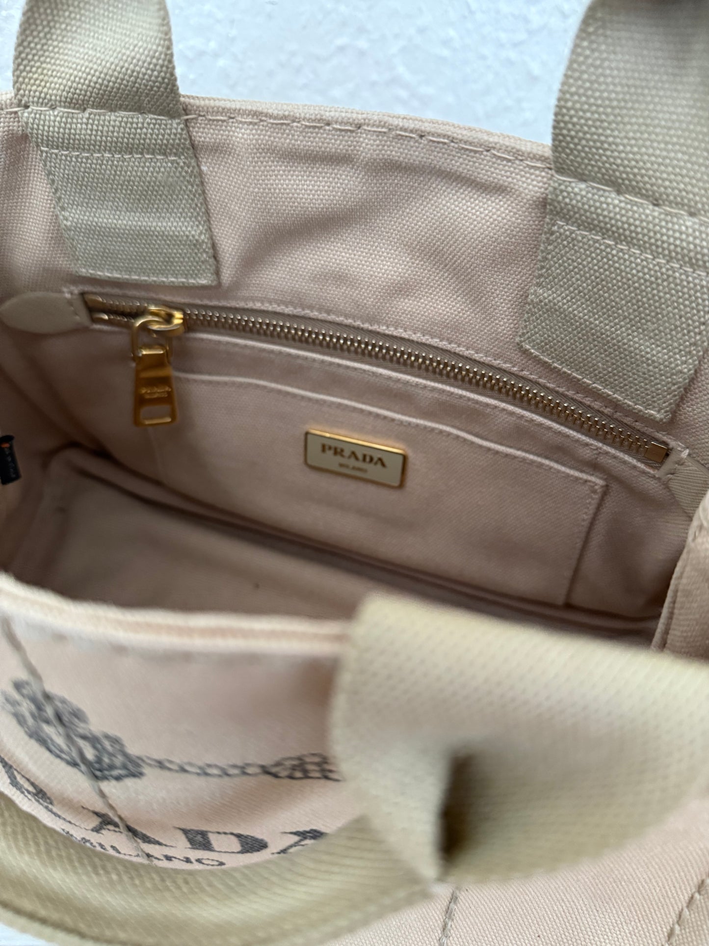 Prada Canapa