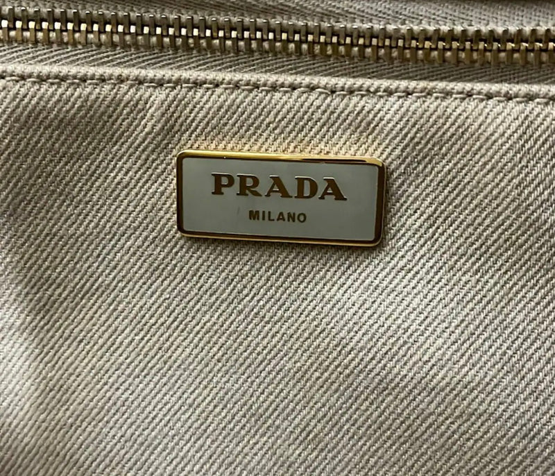 Prada Canapa