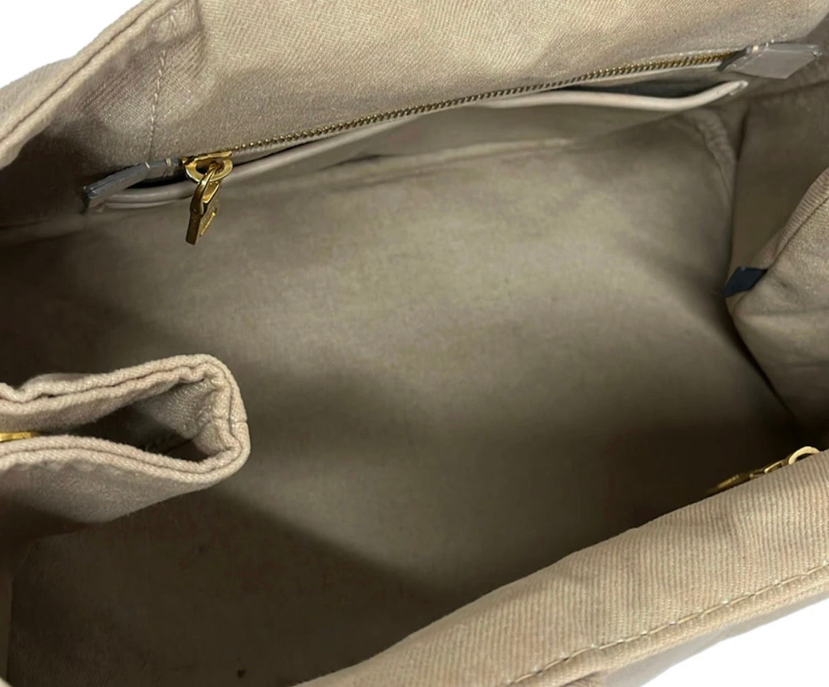 Prada Canapa
