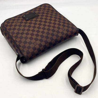 Louis Vuitton District Damier