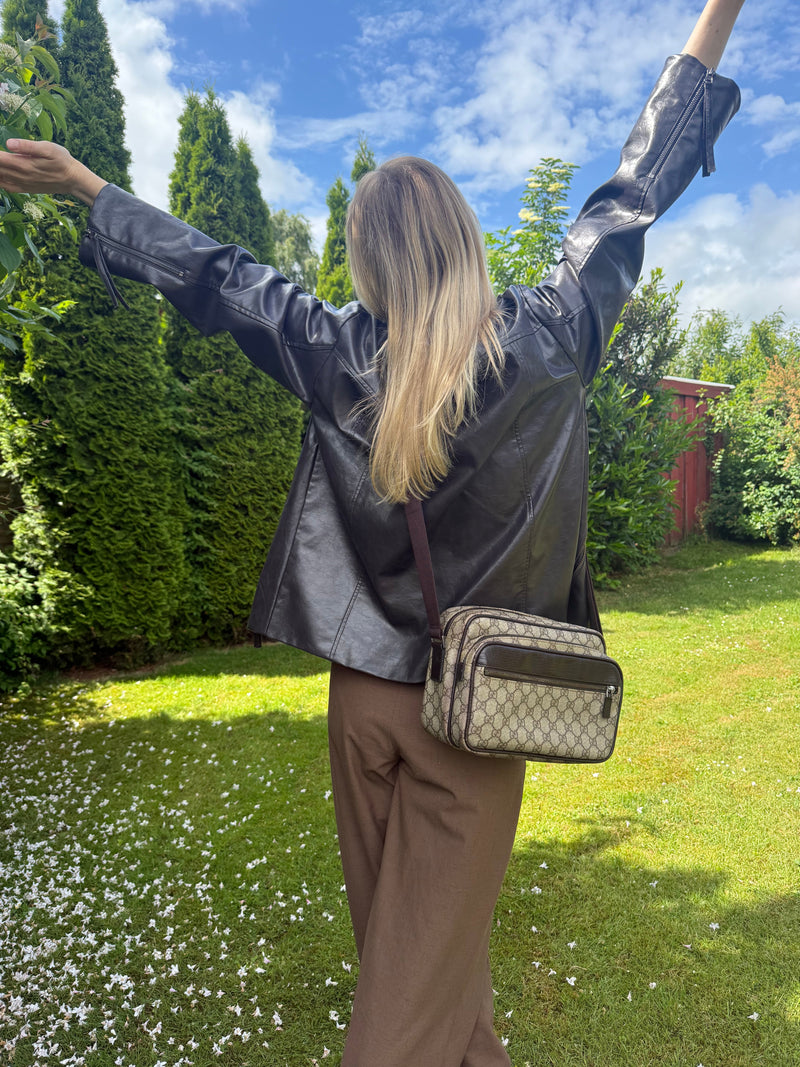 Gucci Supreme Crossbody - Relovedbags
