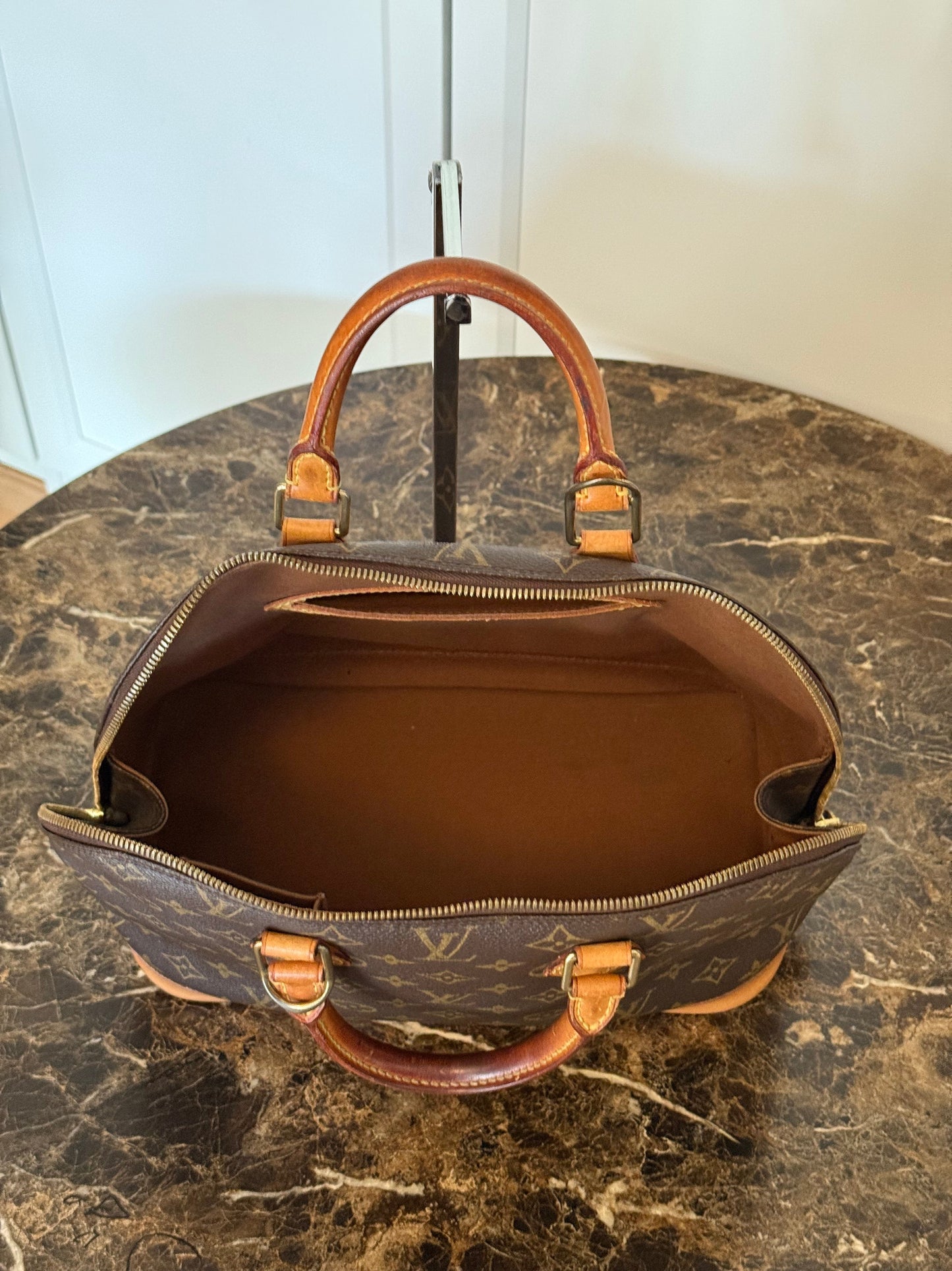 Louis Vuitton Alma - Relovedbags