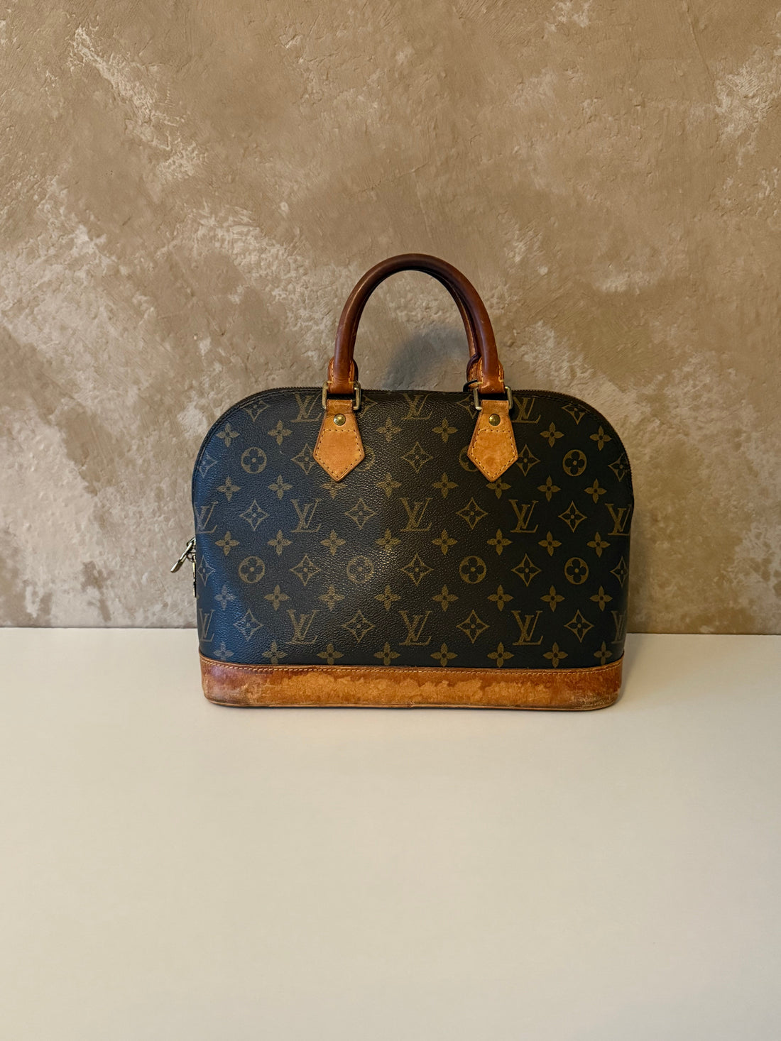 Louis Vuitton Alma - Relovedbags