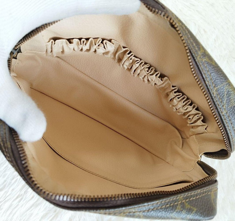 Louis Vuitton Clutch - Relovedbags