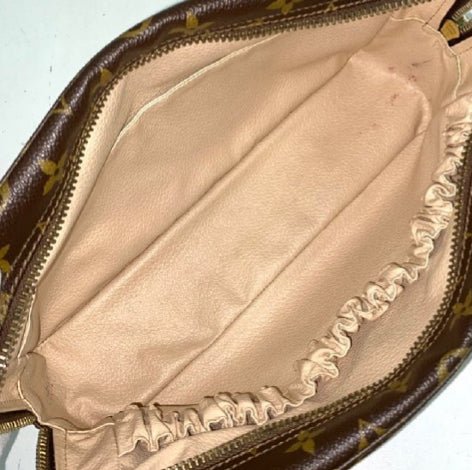 Louis Vuitton Clutch - Relovedbags